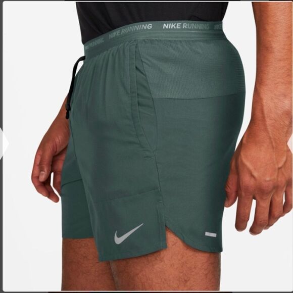 NWT Nike Stride Men's Dri-FIT 5" Running Shorts Green - Picture 3 of 3